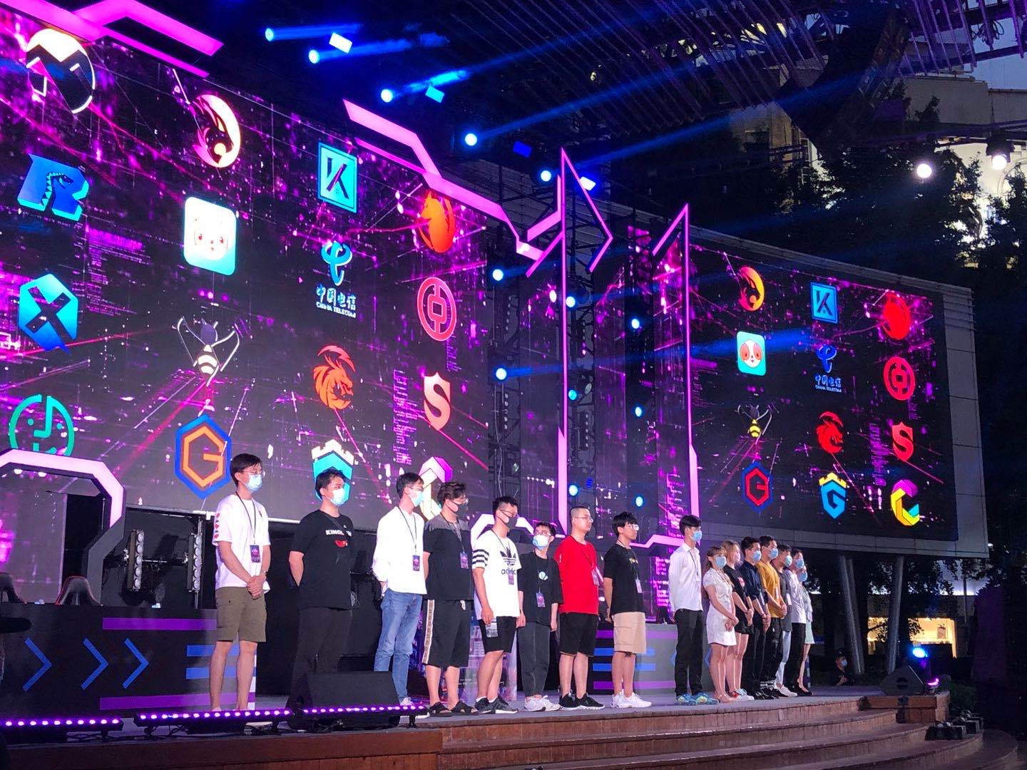 并根据当下 并根据当下